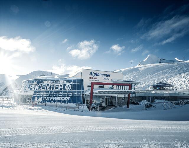 Alpincenter mit InfoService, SB Marktrestaurant, Sportshop, Skyline Bar, Schirmbar Parasol | © Kitzsteinhorn