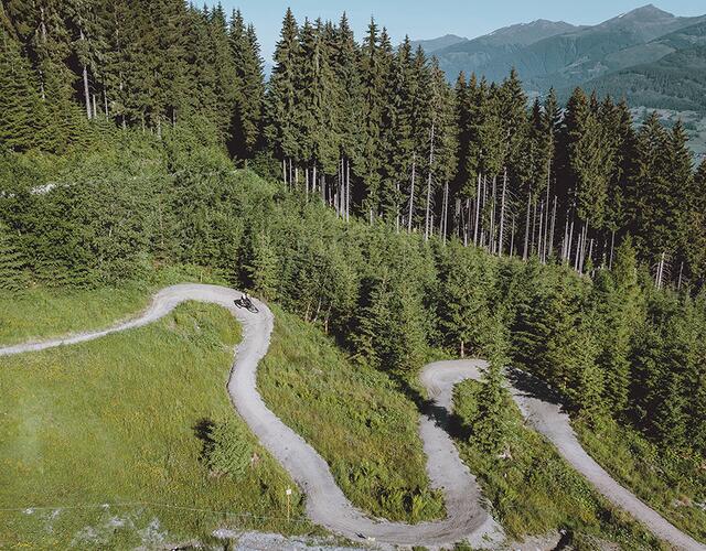 The Maiskogel-Trail offers numerous wide and narrow banked curves, waves and smaller jumps. | © Kitzsteinhorn